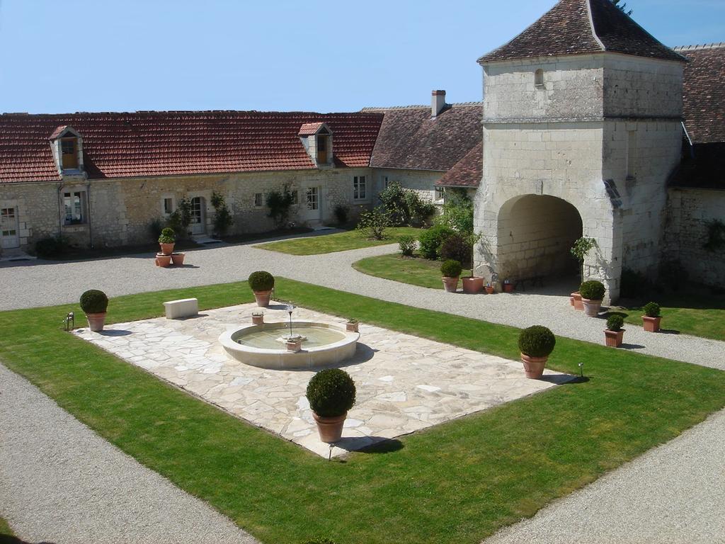 Апарт отель Manoir De La Rousselliere Лош Экстерьер фото